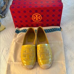 TORY BURCH YELLOW LEATHER CROC-EMBOSSED FLAT ESPADRILLES
